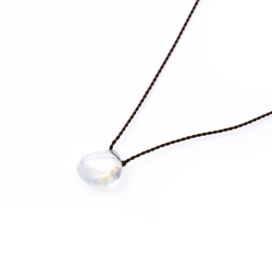 Margaret Solow｜faceted stone necklace [RAINBOW MOONSTONE]